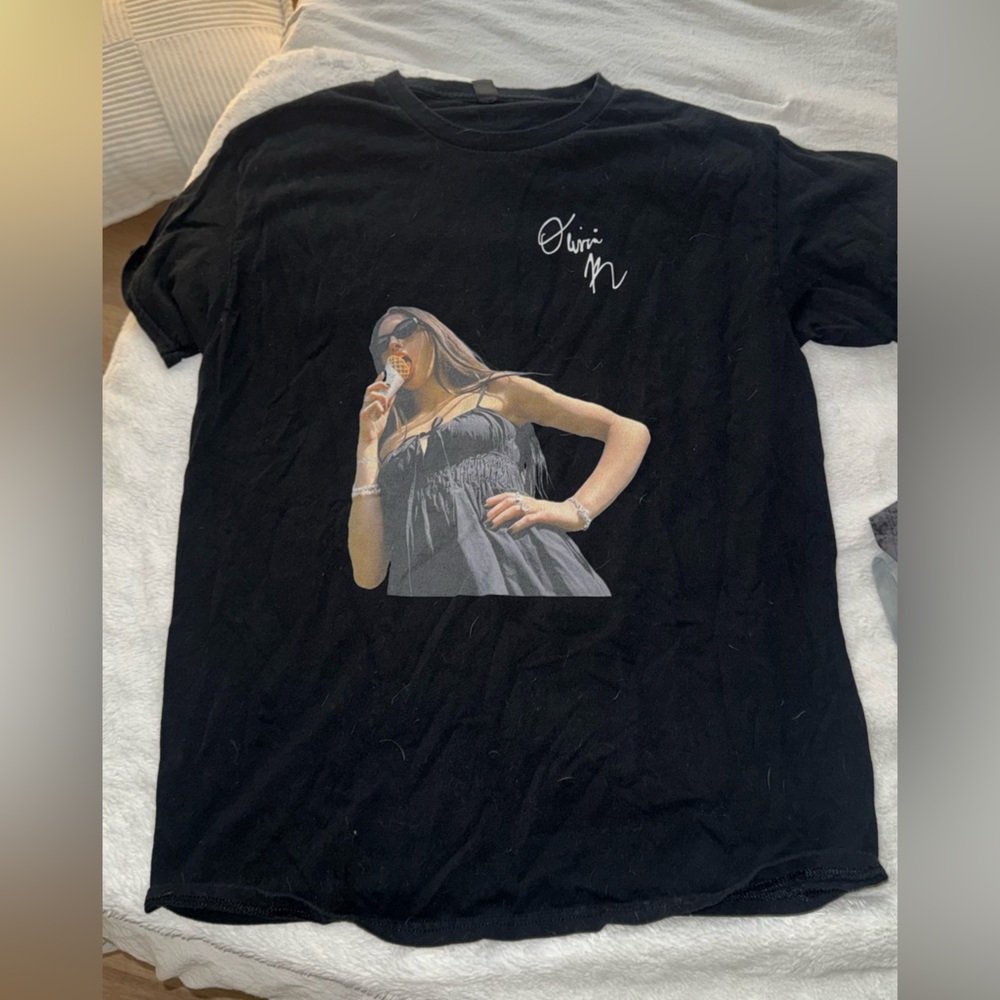 Gildan Black Heavy Cotton Tee with Light Graphic Accent